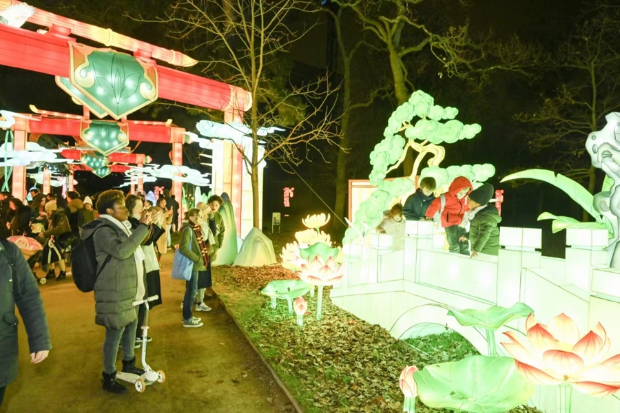 中法建交60周年暨中法文旅年活動啟幕 法國豫園燈會點亮“吉祥龍”